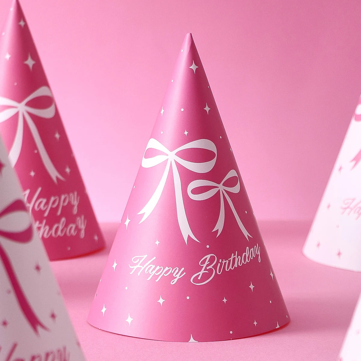 6 Pink Bow-Themed Party Paper Hats, Cute and Beautiful Pink Bow Designs, Suitable for Birthday Parties, Gender Reveal Parties, Birthday Gifts, Pink Bow Decoration Birthday Hats, Baby Party Photography Props, Party Favors, Gen Qme