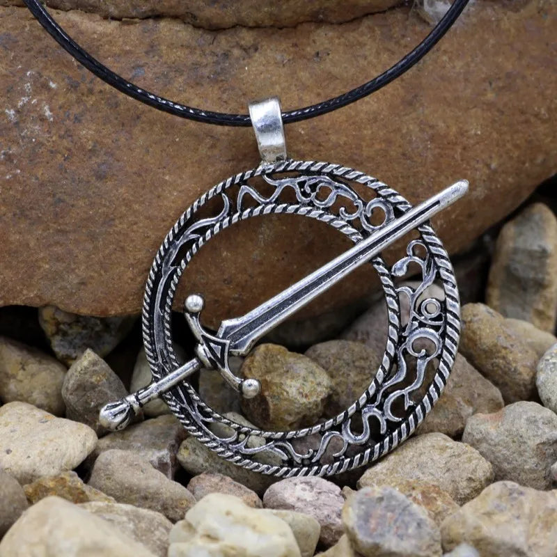 Steam Game Dark Souls 3 Cosplay Blade of The Dark Moon Pendant Covenant Sword Retro Necklace Leather Rope Steampunk Jewelry Gift Qme