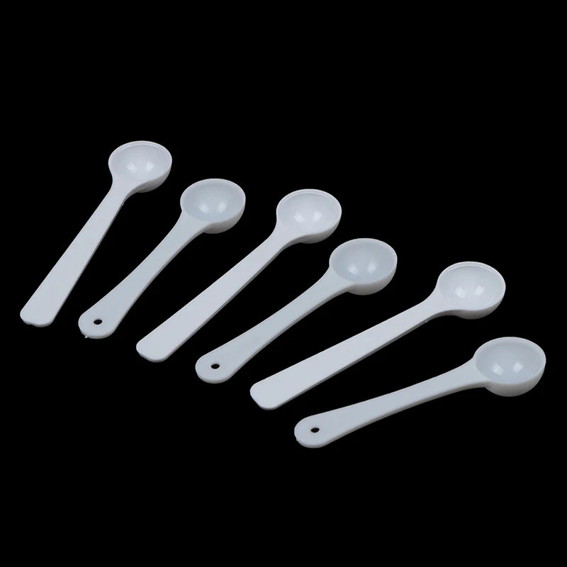 New 20PCS 1g Plastic 1 Gram Scoops/Spoons For Food/Milk/Medcine Measuring Spoons. Qme