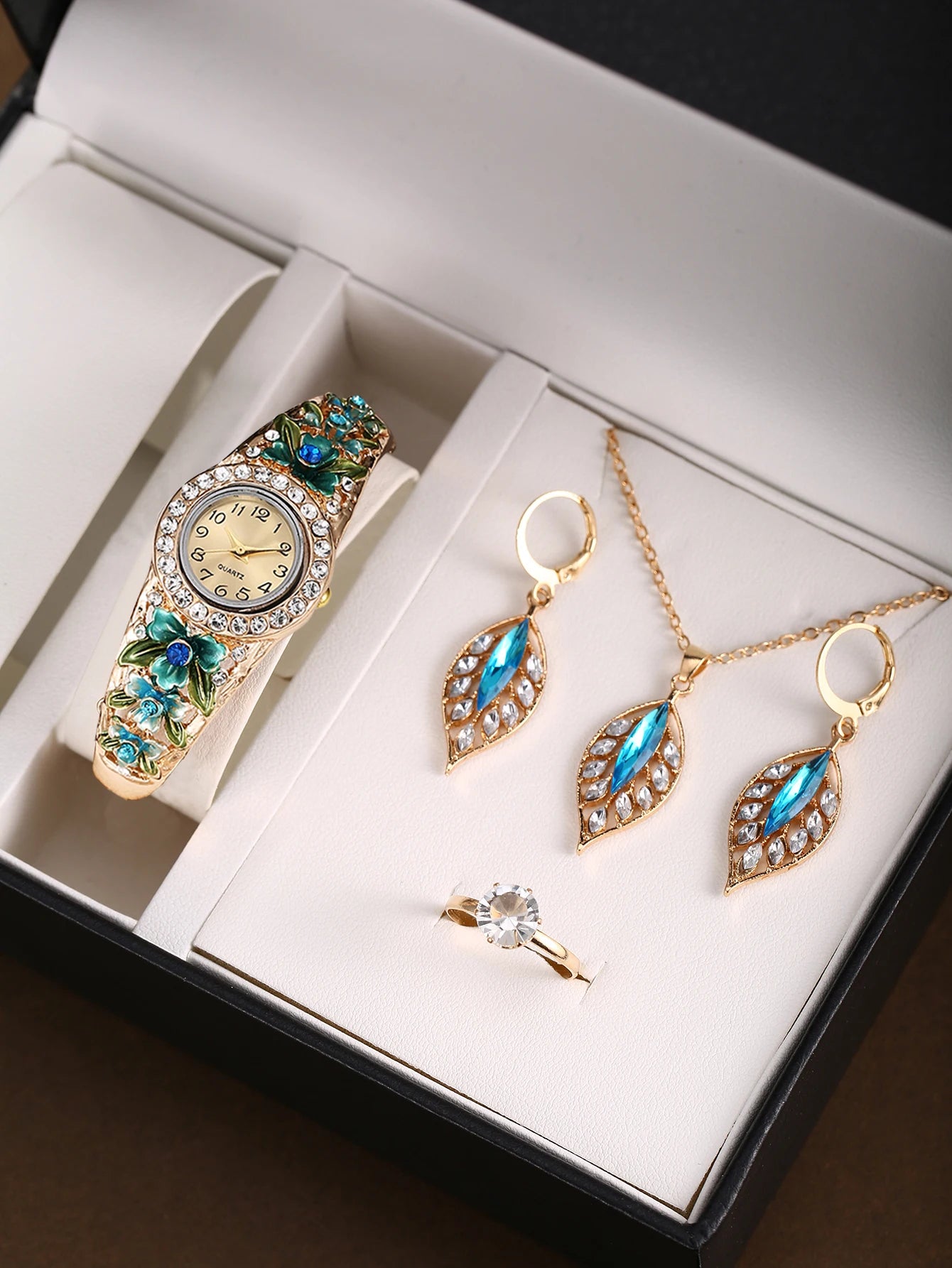 5pcs Women's Fashionable, Elegant and Versatile Women's Atmosphere Watch+Light Luxury Jewelry Set, a Romantic Holiday Gift Qme