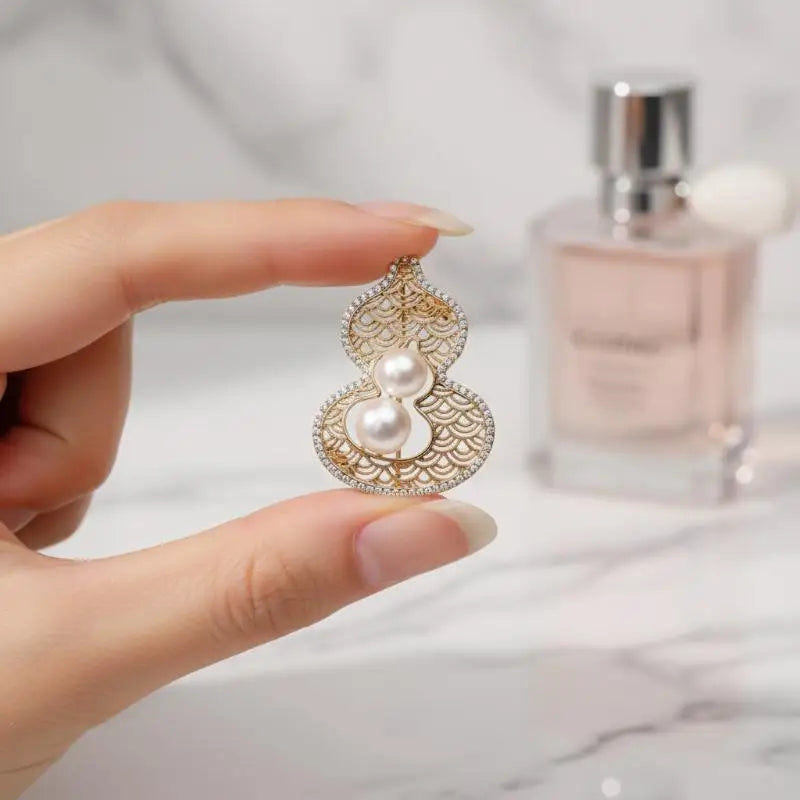 New Chinese Style Hollow Gourd Pearl Elegant Suit Brooch For Women Clothing Coat Corsage Jewelry Accessories Gifts Qme