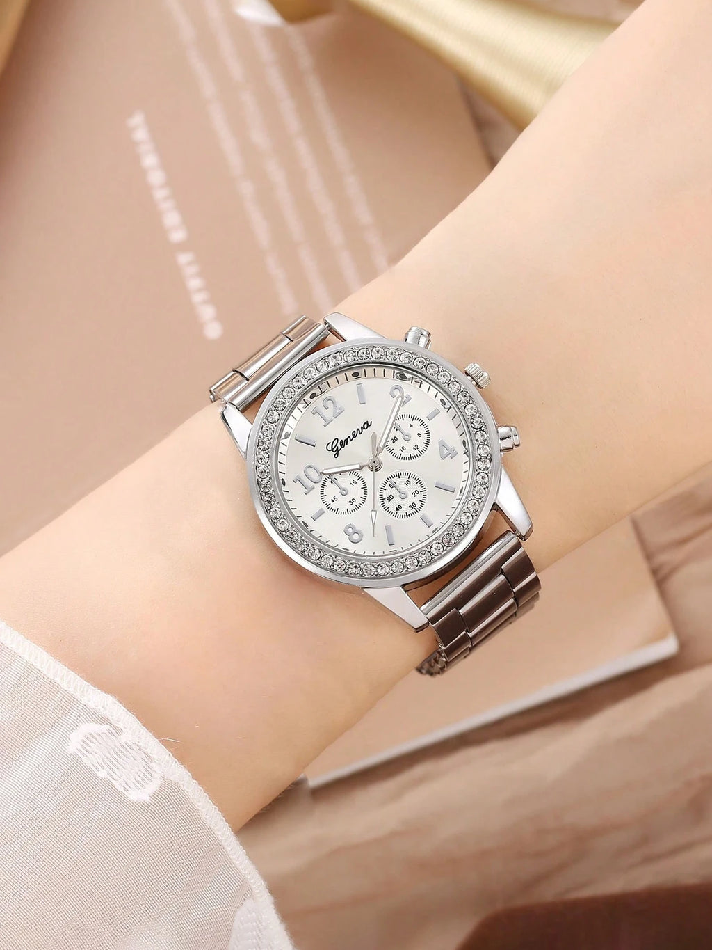 4-piece women's watch set with diamond studded fake three eye decoration quartz watch, simple and niche watch set for girls Qme