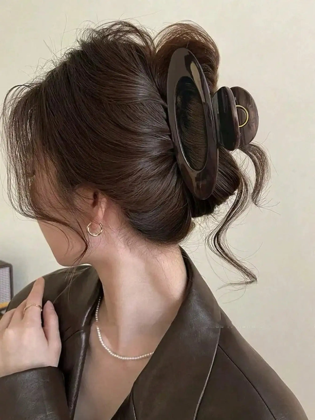 Retro Brown Faux Pearl Hair Clip Unique Design Simple Elegant Qme