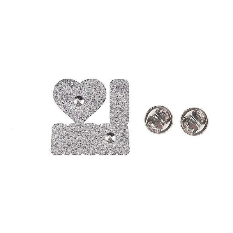 Letter I Love Mom Enamel Lapel Pin Red Heart Brooch Metal Badge Backpack Hat Decoration Jewelry Souvenir Gift for Mothers Qme