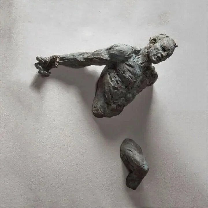 3D Through Wall Figure Sculpture Resin Electroplating Imitation Copper Abstract Character Ornament Statue Living Room Home Decor Qme