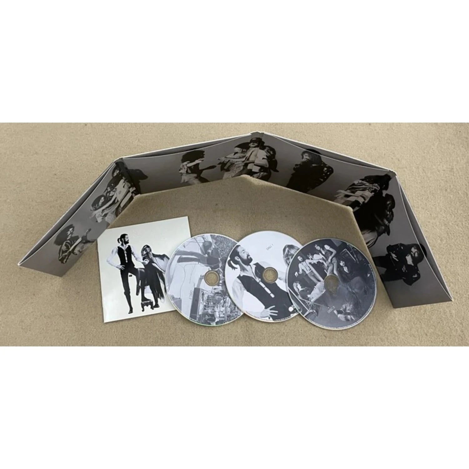 Rock Music CD Album with Retro Black-and-White Couple Silhouette Cover Elegant Design & Classic Tracks Creating A Nostalgic Vibe Qme