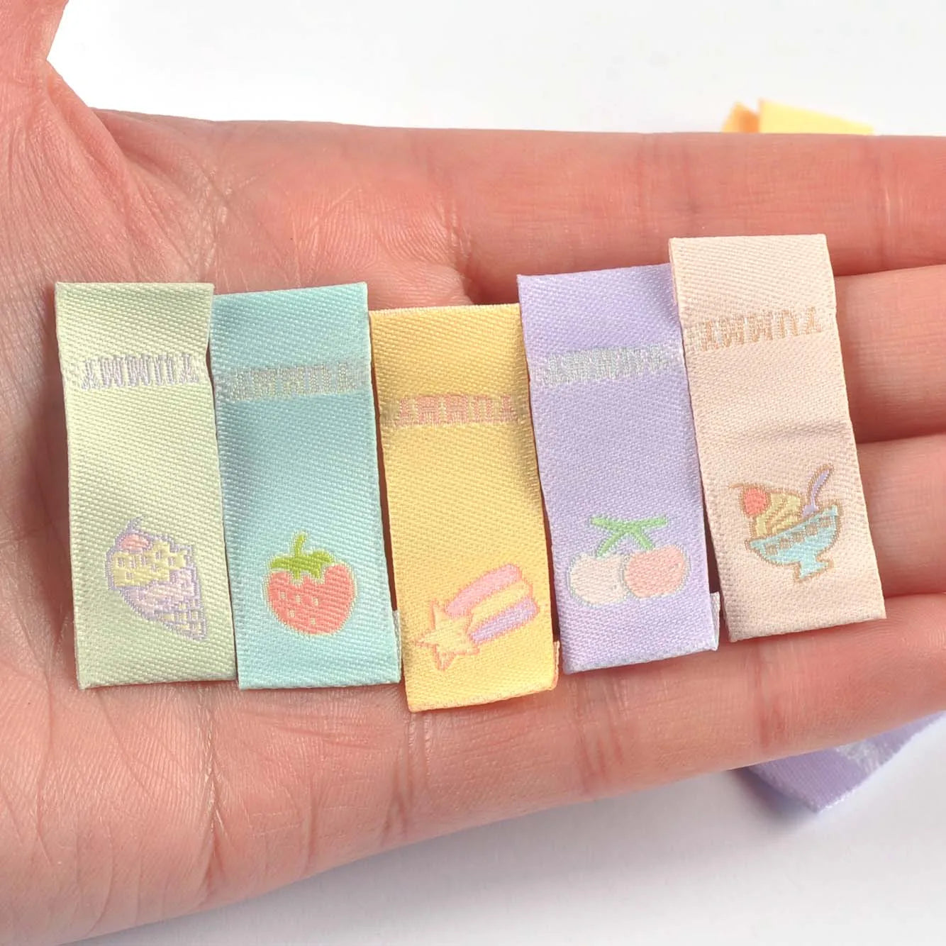 50pcs Ice Cream/Strawberry Embroidery Clothing Labels For Sewing Hats Bags Supplies DIY Crafts Accessories Knitted Tags c3612 Qme
