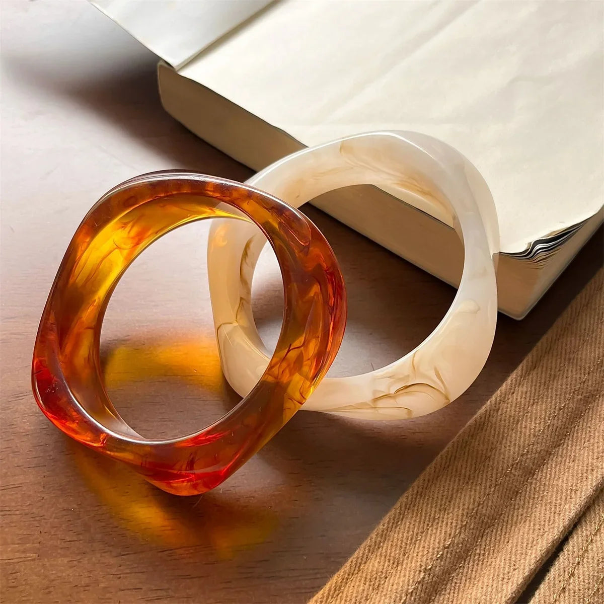 Exaggerated Polygonal Translucent Crude Thick Bangles Women Retro Design Acrylic Charm Bracelet Ladies Jewelry Gifts Bracelet Qme