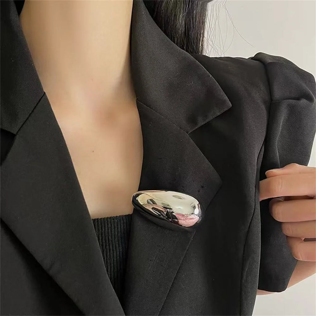 Metal Geometric Glossy Eggshell Broochs for Women Unique Exquisite Suit Corsage Pins Party Jewelry Fashion Accessory Qme