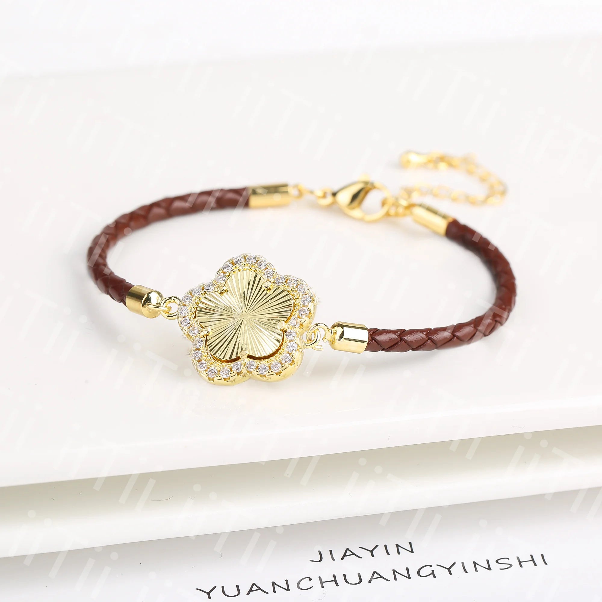 2024 Classic Shiny Zirconia Stone Five Leaf Flower Leather Braided Bracelet Fashion for Women Party Brand Jewelry Daily Wear Qme Color 15