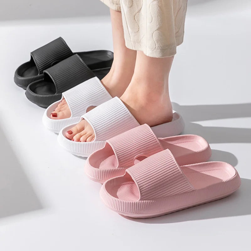 Summer Couple Shoes Women Bathroom Slippers Cloud Cushion Slides Flat Sandals Thick Platform Shoes Man Indoor Non-Slip Flip Flop Qme