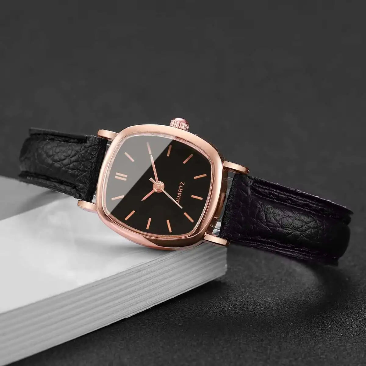 1 pcs Fashion Small Dial Female Strap Watches Simple Ladies Quartz Wrist Watches Qme black