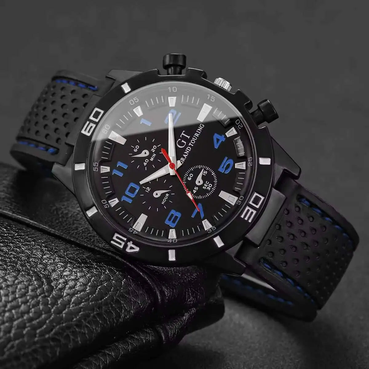 Classic and fashionable silicone car line men's quartz watch, casual and fashionable watch Qme