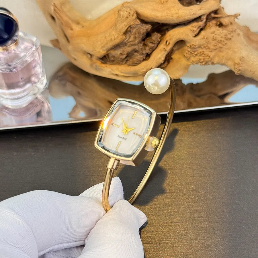 Simple and convenient to wear bracelet style wristwatch for women with high looks and fashion, square pearl watch for women Qme pearl gold