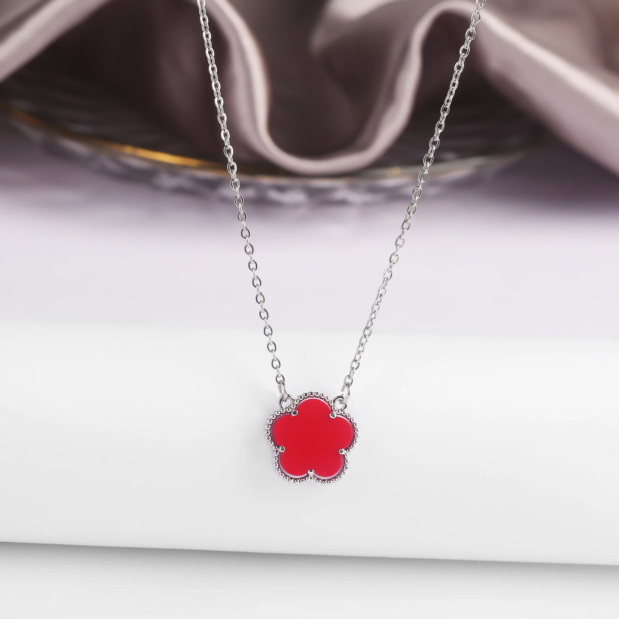 Gold/Silver Classic Natural Stone Five Leaf Flower Necklace Fashion Women Flower Jewelry Necklace For Daily Wear Free Shipping Qme 10