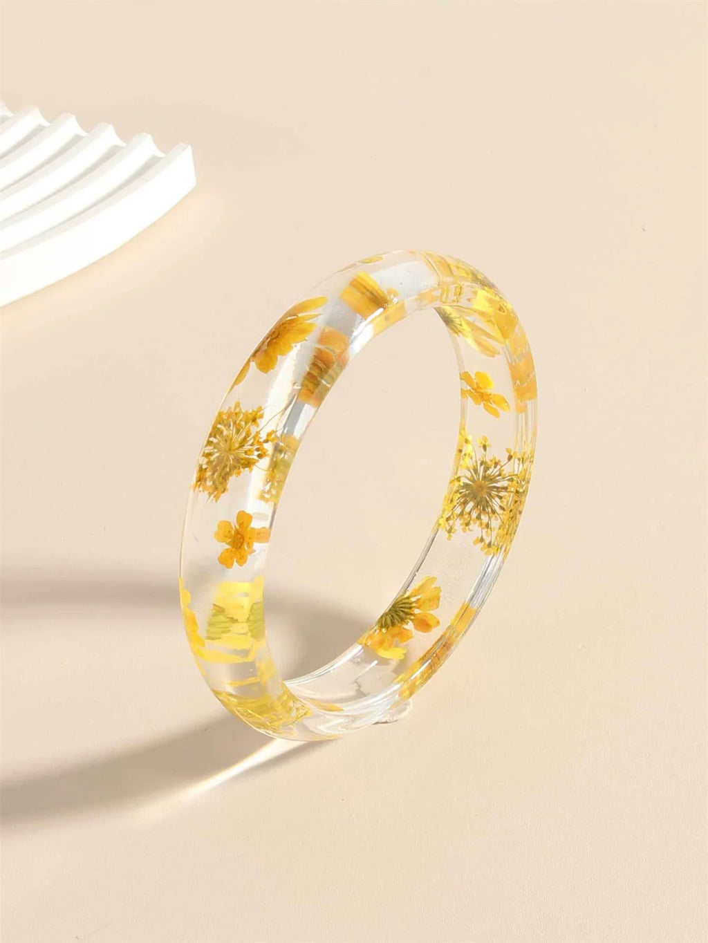 Cool Vintage Flower Leaf Transparent Acrylic Wide Bangle Bracelet Women Boho Coloful Dried Daisy Resin Bracelets INS Jewelry Qme