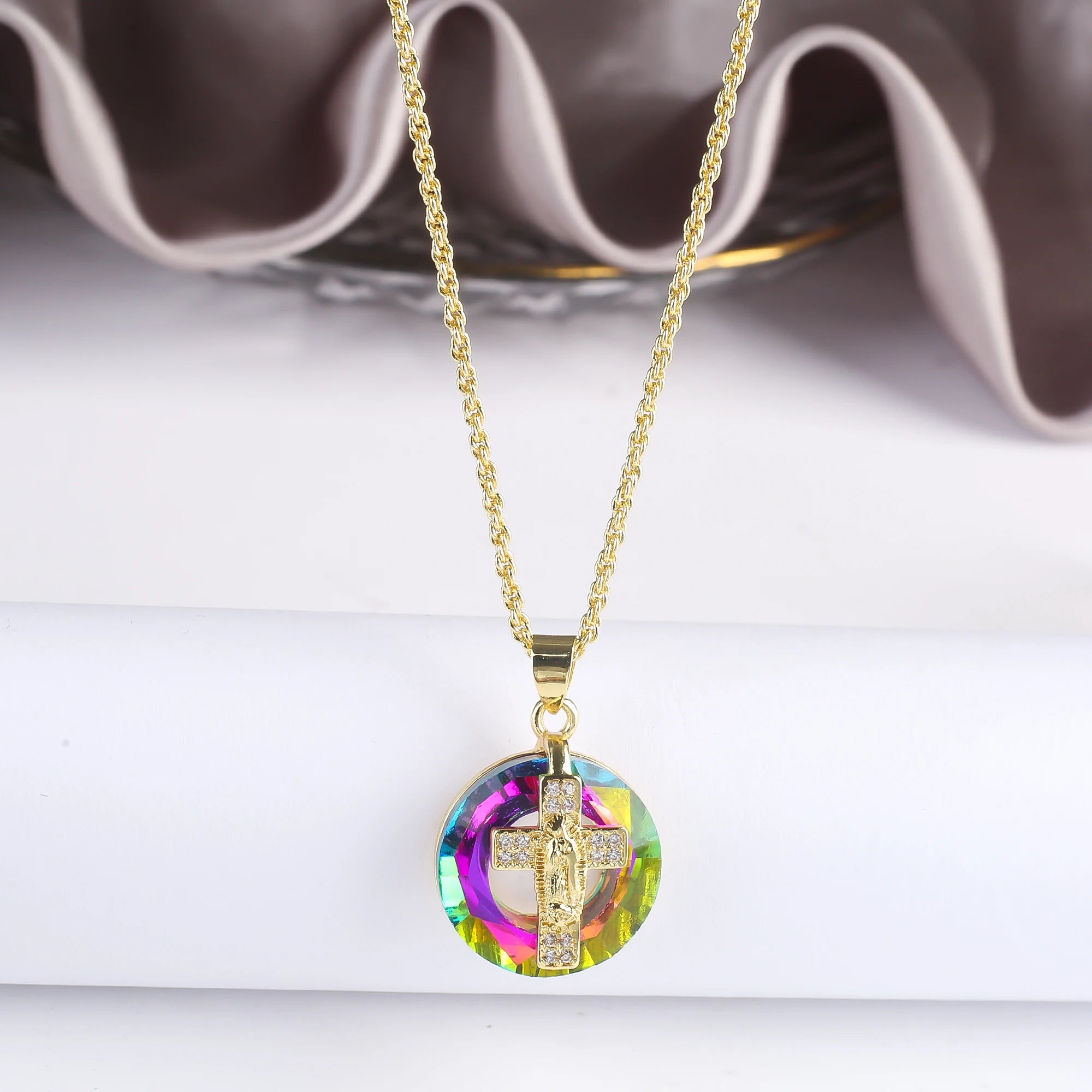 Top Quality Light Luxury Donut Crystal Zirconia Cross Pendant Necklace Personalized For Woman Girl Holiday Wedding Jewelry Gift Qme 8