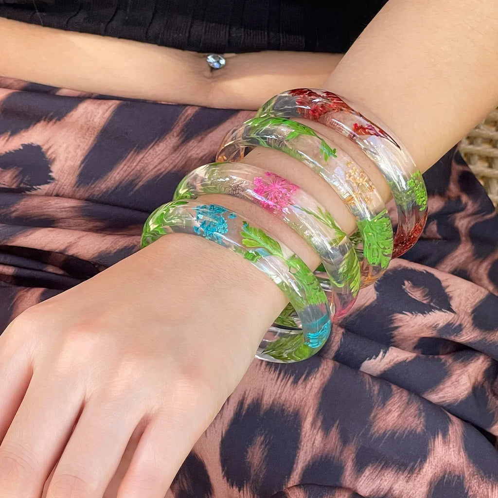 Cool Exaggerated Ins Style Flower Transparent 15MM Round Bangle Bracelet Fashionable Acrylic Color Dried Flower Daisy Bracelet Qme