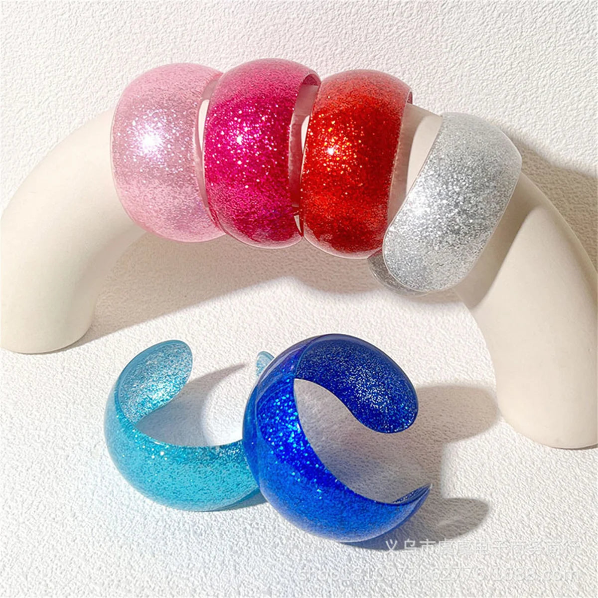 Fashion Y2k Irregular Shiny Glittering Twisted Round Green Blue Resin Bangle Summer Decoration Bracelet for Women Girl Gifts Qme