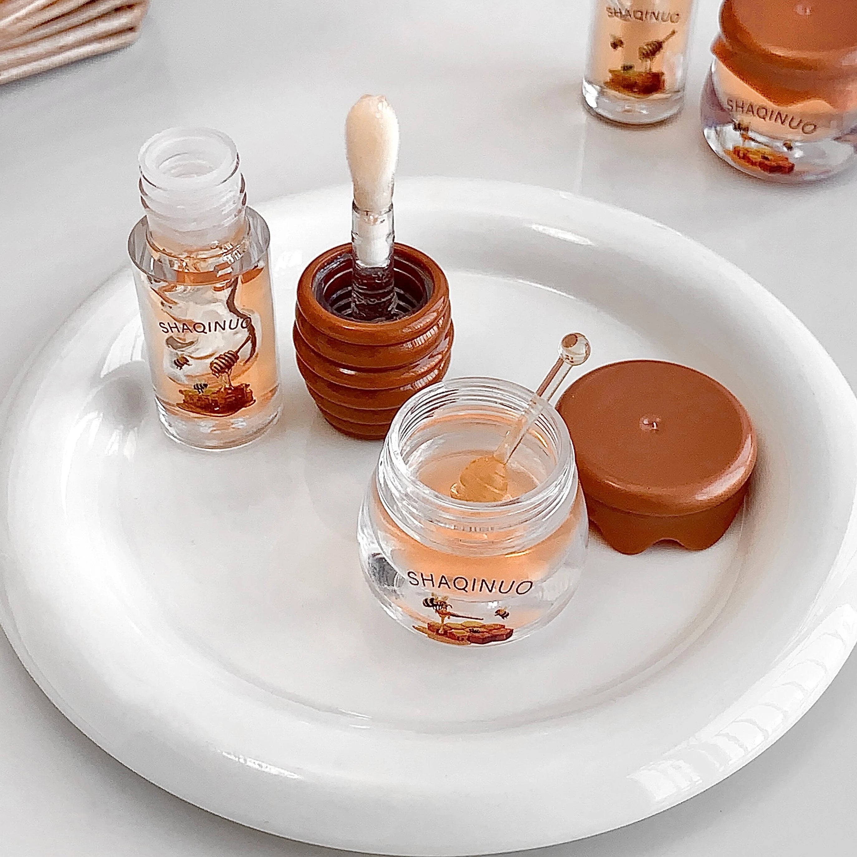 SHAQINUO Honey Series Lip Balm Moisturizing Refreshing Non-sticky Qme