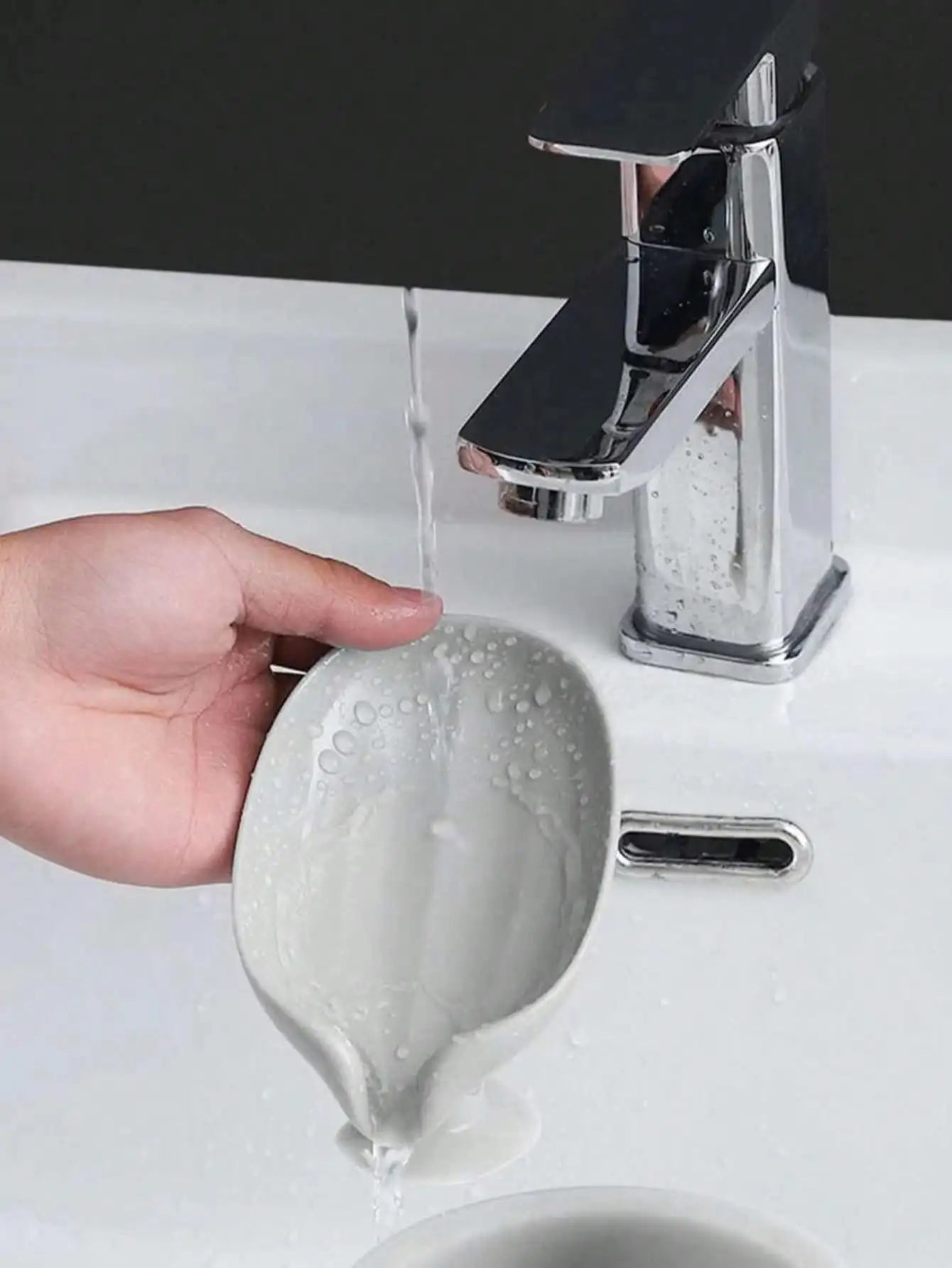 Plastic Soap Holder Leaf Shaped Suction Cup Flowing Tray Box Qme