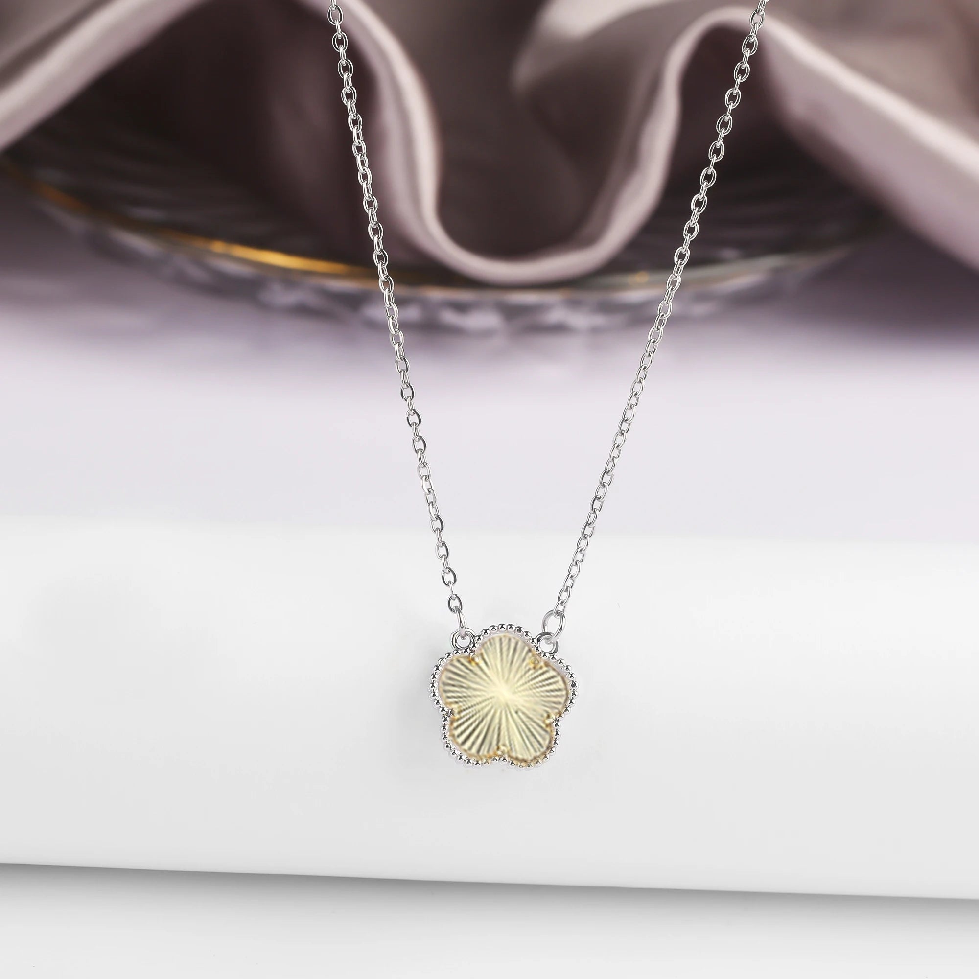 Gold/Silver Classic Natural Stone Five Leaf Flower Necklace Fashion Women Flower Jewelry Necklace For Daily Wear Free Shipping Qme 16