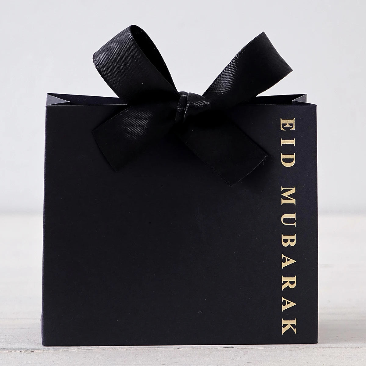 This 5-Piece Eid Gift Box Is Decorated with Ribbon Bows and Exquisite Paper Packaging, Perfect for Holiday Parties, and Can Hold Candies, Cookies, Jewelry, and More Multiple Styles Available (Black, Pink, White, Green, Red). Qme Yb-Black-5Pcs 11.5X10X4.5Cm