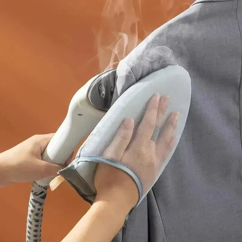 Portable fabric ironing board, with insulated gloves and tray Qme