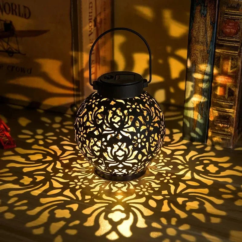 Solar LED Lantern Light, Outdoor Hanging Projection Light with Hollow Wrought Iron Design Waterproof Yard Garden Art Decoration Qme