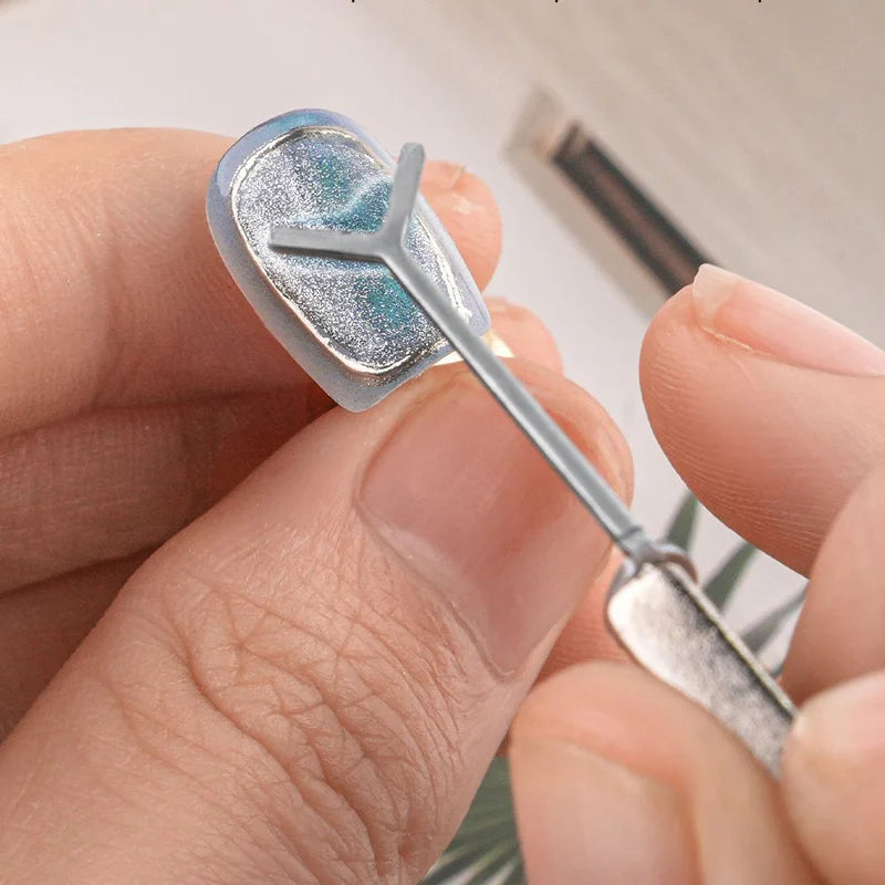 Nail art tools - Heart-shaped and cat-eye pattern magnets, used to achieve perfect nail art results. Qme