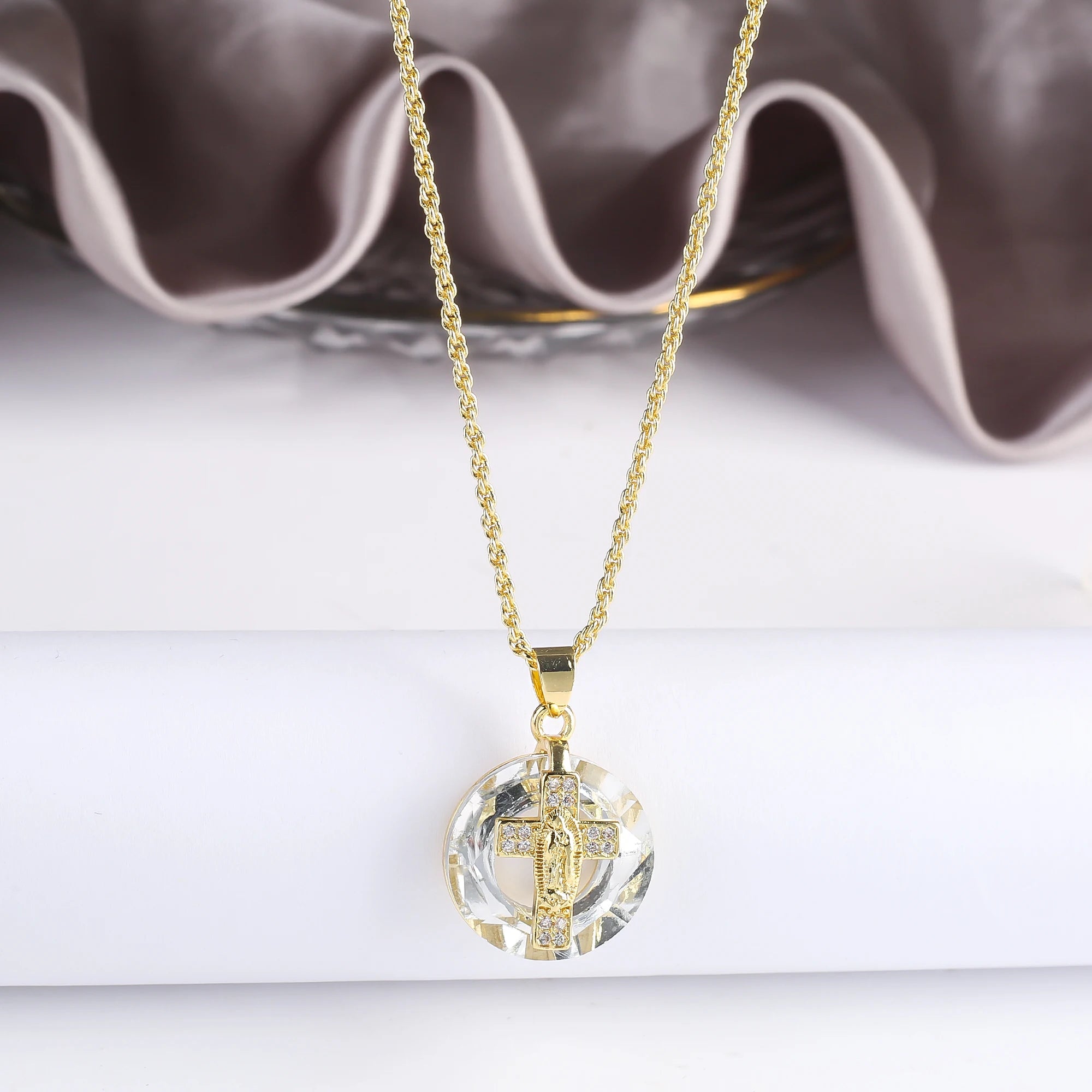 Top Quality Light Luxury Donut Crystal Zirconia Cross Pendant Necklace Personalized For Woman Girl Holiday Wedding Jewelry Gift Qme 1