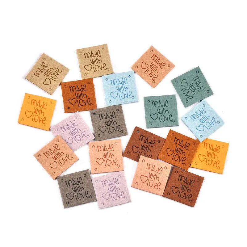 20Pcs 2.5cm Colorful Square Leather Letter Embossed Labels For Garments Bag Handmade Accessories Sewing Clothes Decoration c4015 Qme