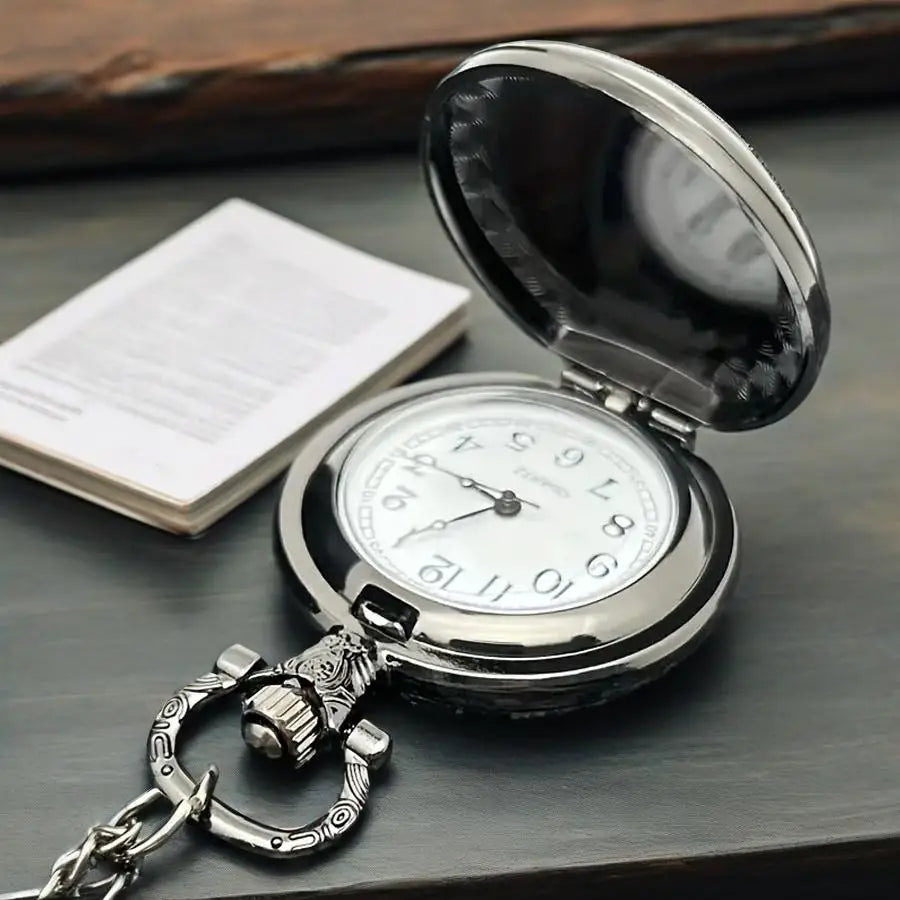 Retro Winter Night Moon Old Pickup Truck Relief Pocket Watch Ornate Carved Black Case Men Vintage Quartz Pocket Watch Qme