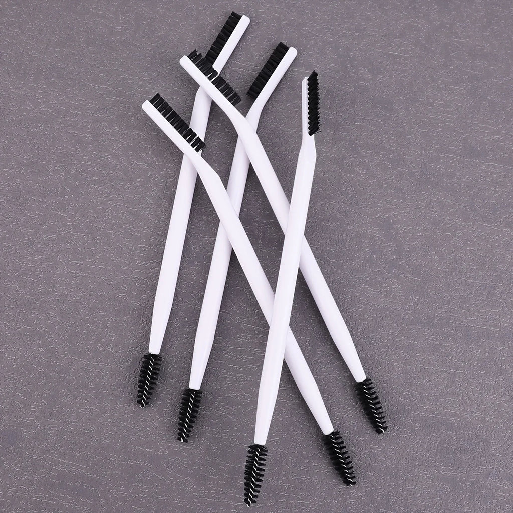 Double-ended eyelash curler combined with eyebrow brush, available in multiple colors, multi-functional makeup brush. Qme