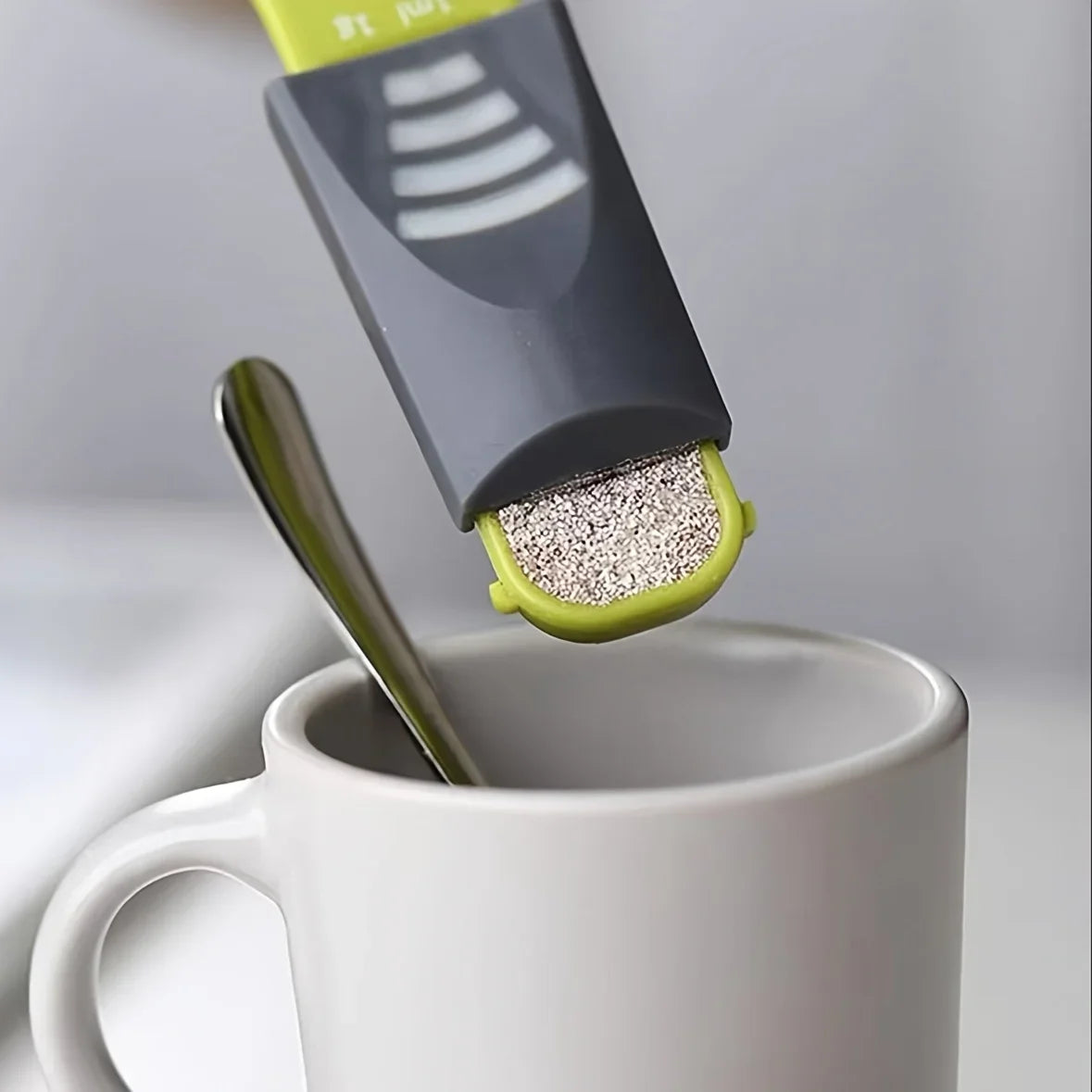 Kitchen eight level graduated spoon, adjustable measuring spoon, quantitative spoon, small tool Qme