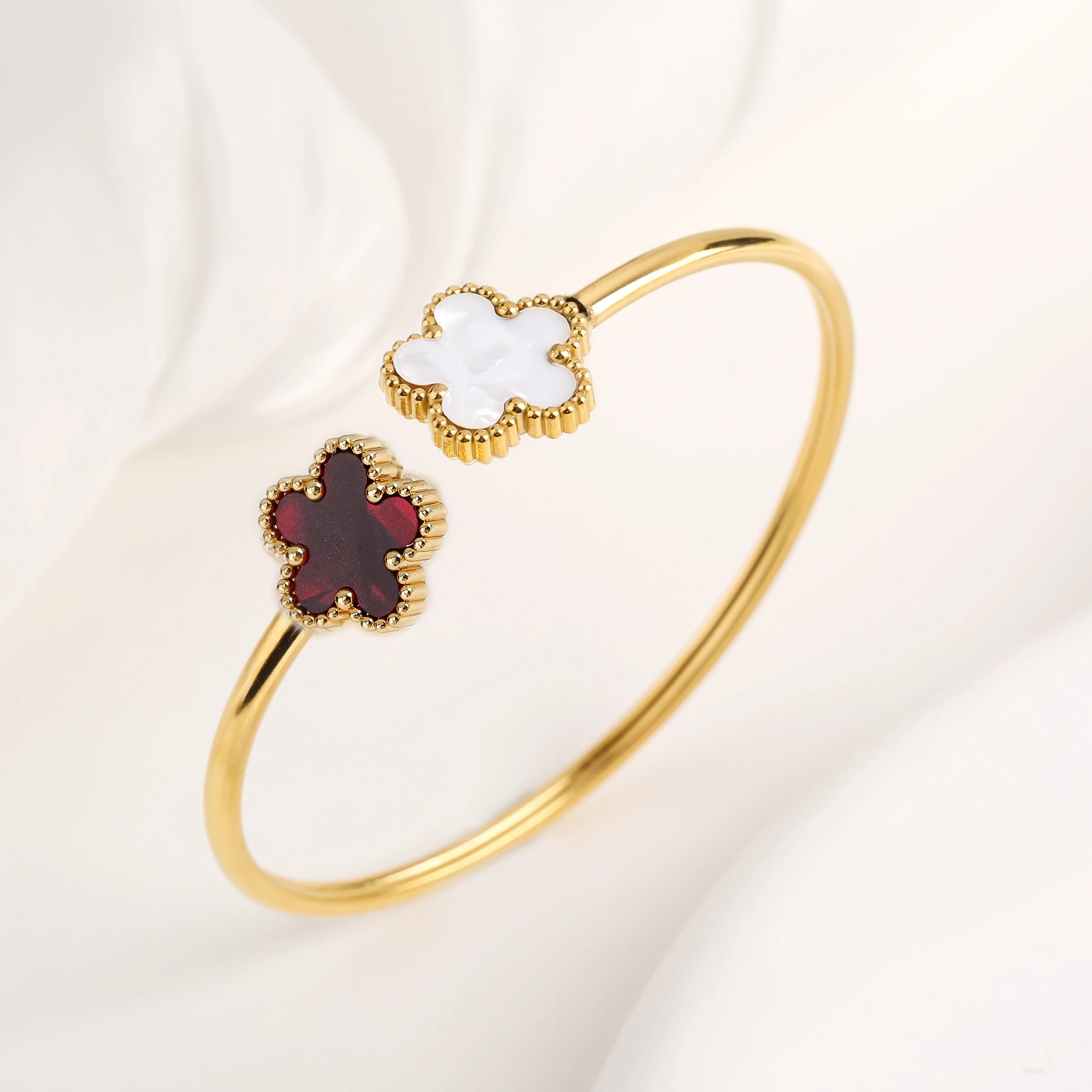 Fashion Stainless Steel Five Leaf Flower Open Bangle Bright Anti Allergy Waterproof Charm Texture High Quality Jewelry Clover Qme 15