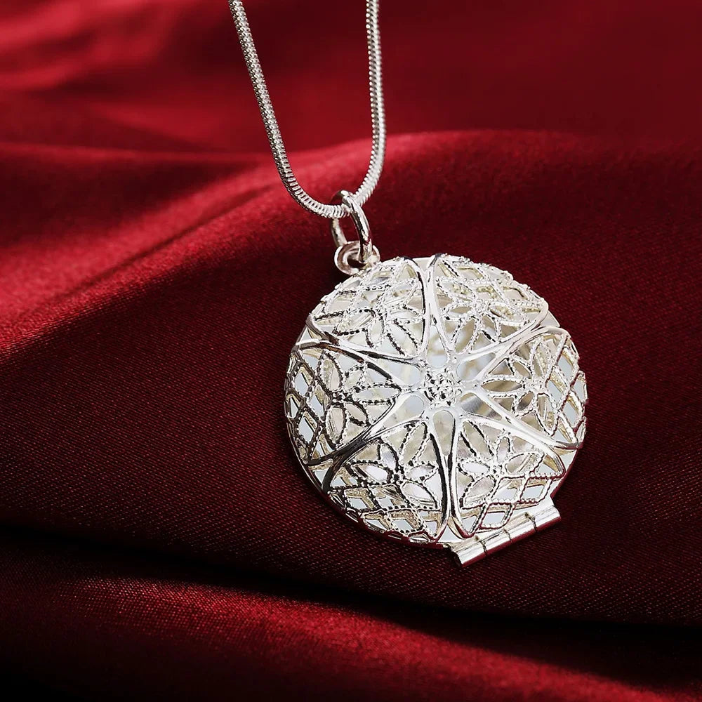 925 Sterling Silver Necklace for Women Round Photo Frame Pendant Cute Retro Christmas Gift High Quality Wedding Party Jewelry Qme