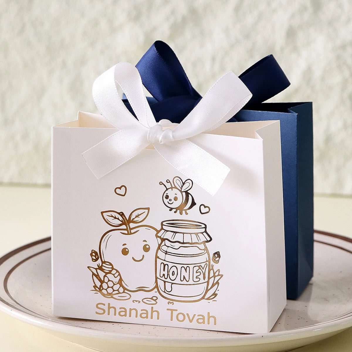 10 Square Paper Boxes for Jewish New Year Gifts and Candy, with Gold-Stamped Apple and Honey Jar Line Patterns on the Surface. Can Be Used to Store Candies and Small Souvenirs, Suitable for Jewish New Year Family Gatherings, Qme