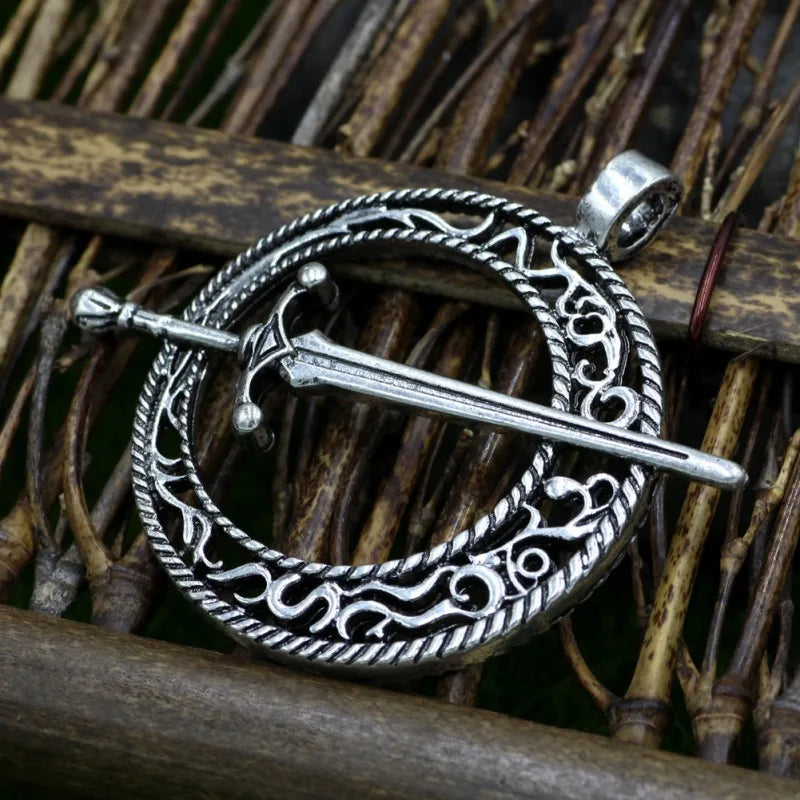 Steam Game Dark Souls 3 Cosplay Blade of The Dark Moon Pendant Covenant Sword Retro Necklace Leather Rope Steampunk Jewelry Gift Qme