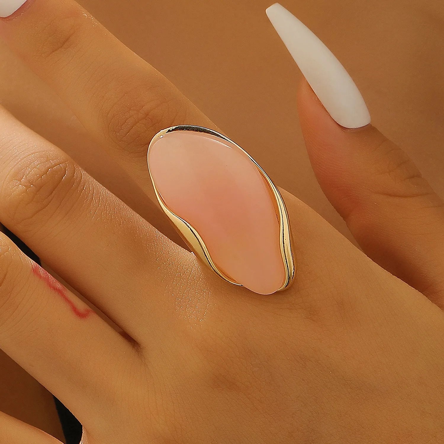 Vintage Irregular Resin Alloy Stud Earrings & Ring - Women's Coffee Color Fashion Elegant Stud Earrings & Ring Jewelry Set Qme