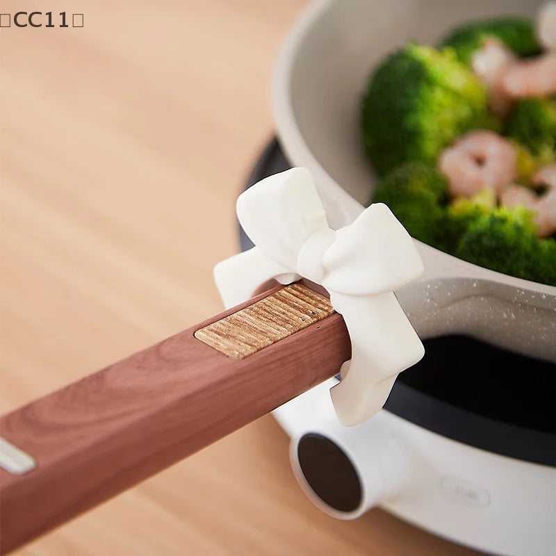 CC11Bow Spatula Holder Silicone Bow Shaped Spoon Rest Anti-scalding Qme