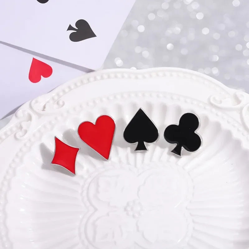 Creative Playing Cards Poker Brooch Enamel Pin Red Heart Spades King Queen Brooches Lapel Badge Funny Jewelry Wholesale Qme