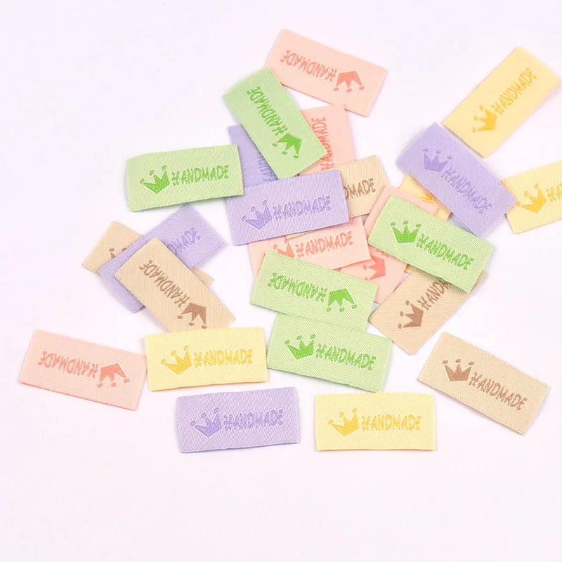 50pcs 1.7x3.4cm Mix Colorfull Crown Pattern Rectangle Label For DIY Clothing Personality Decorative Sewing Accessories c3834 Qme