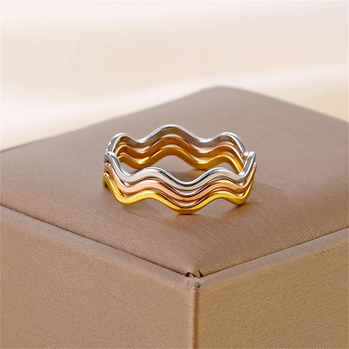 Fashion Simple Wave Ring Stainless Steel Women‘s Vintage Geometric Line Finger Rings Wedding Jewelry Gift for Lover Couple New Qme