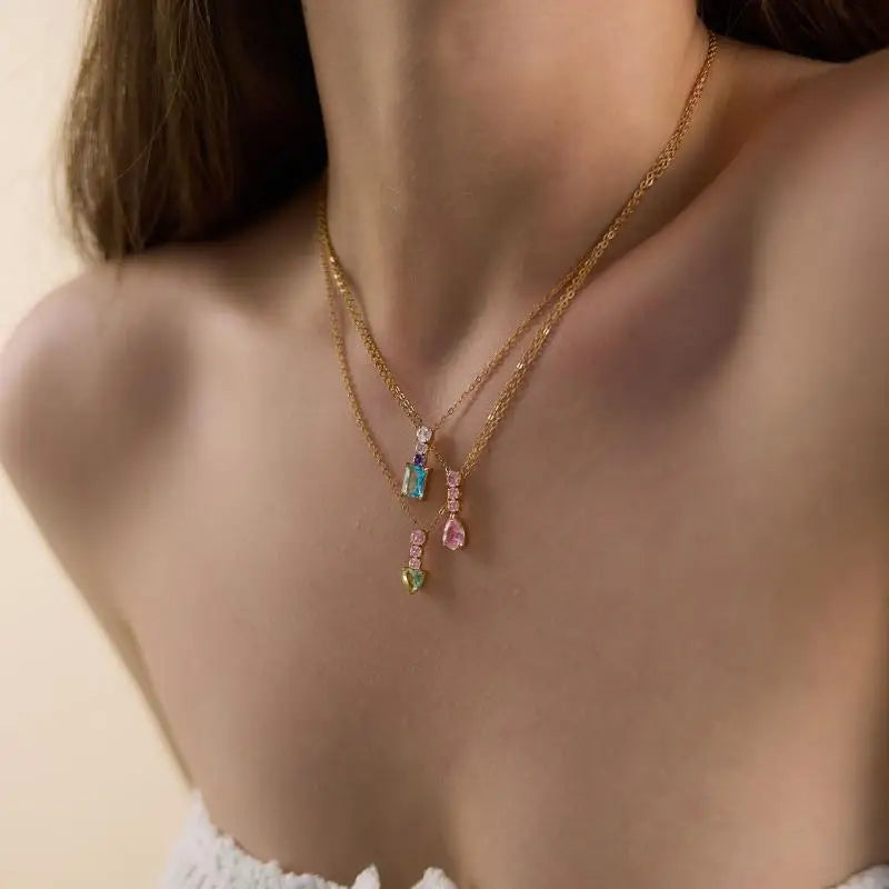 Sweet Color Gold PVD Plated Necklace Women Geometric Zircon Heart Pendant Elegant Jewelry for Office Daily Wear Qme