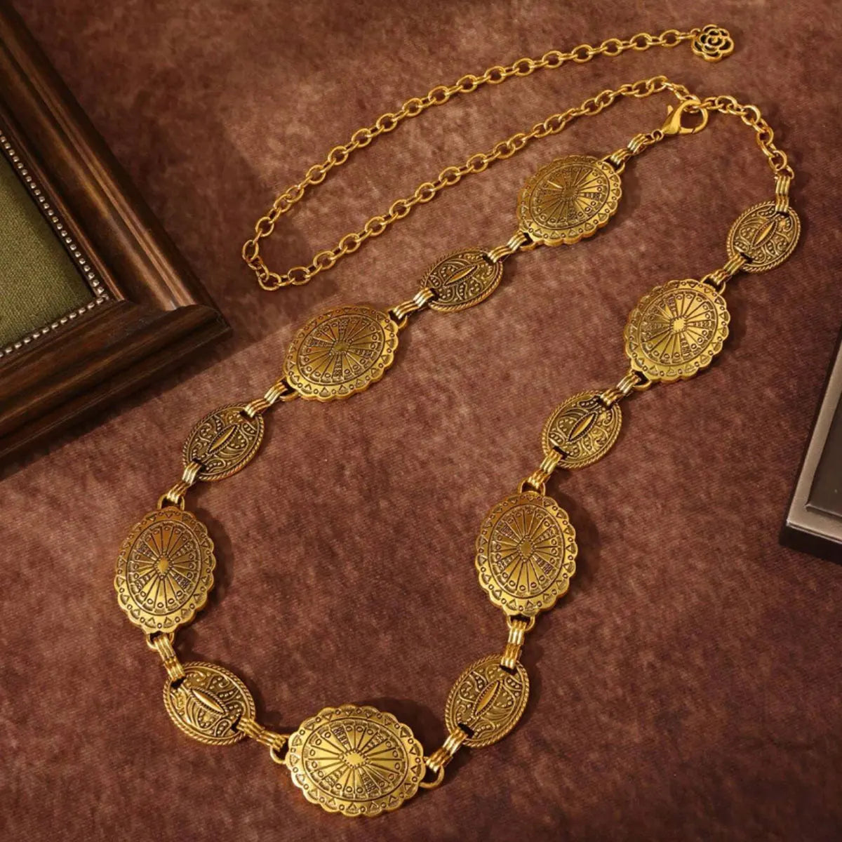 Vintage Oval Craved Metal Waist Chain for Women Retro Style Exquisite Gold Color Plated Belt Chains Fashion Body Jewelry Gifts Qme