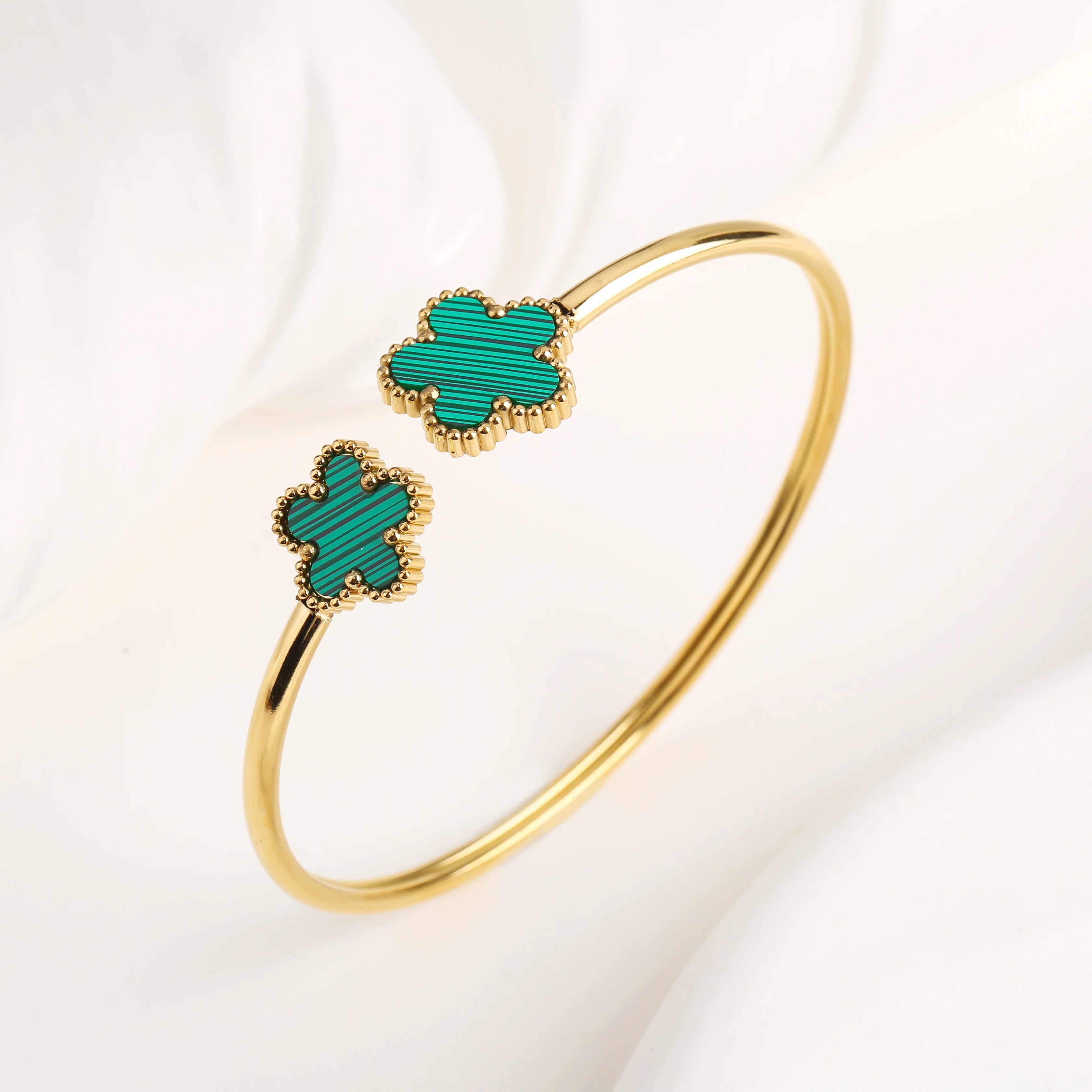 Fashion Stainless Steel Five Leaf Flower Open Bangle Bright Anti Allergy Waterproof Charm Texture High Quality Jewelry Clover Qme 8