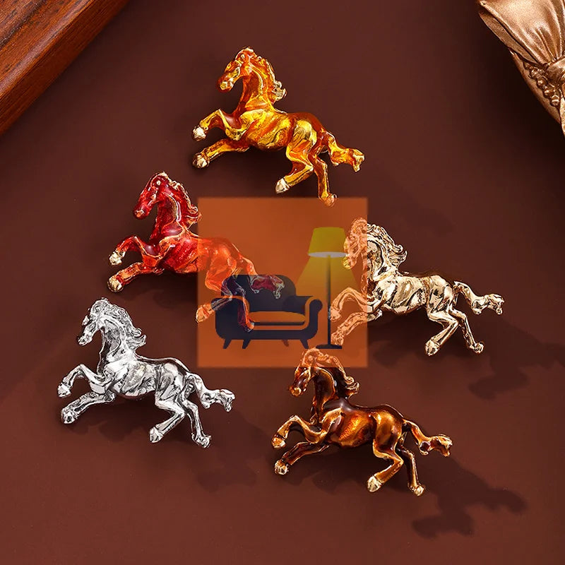 Classic Horse Brooches For Women Zodiac Animal Lapel Pins Casual Party Accessories New Year Gifts Friends Qme