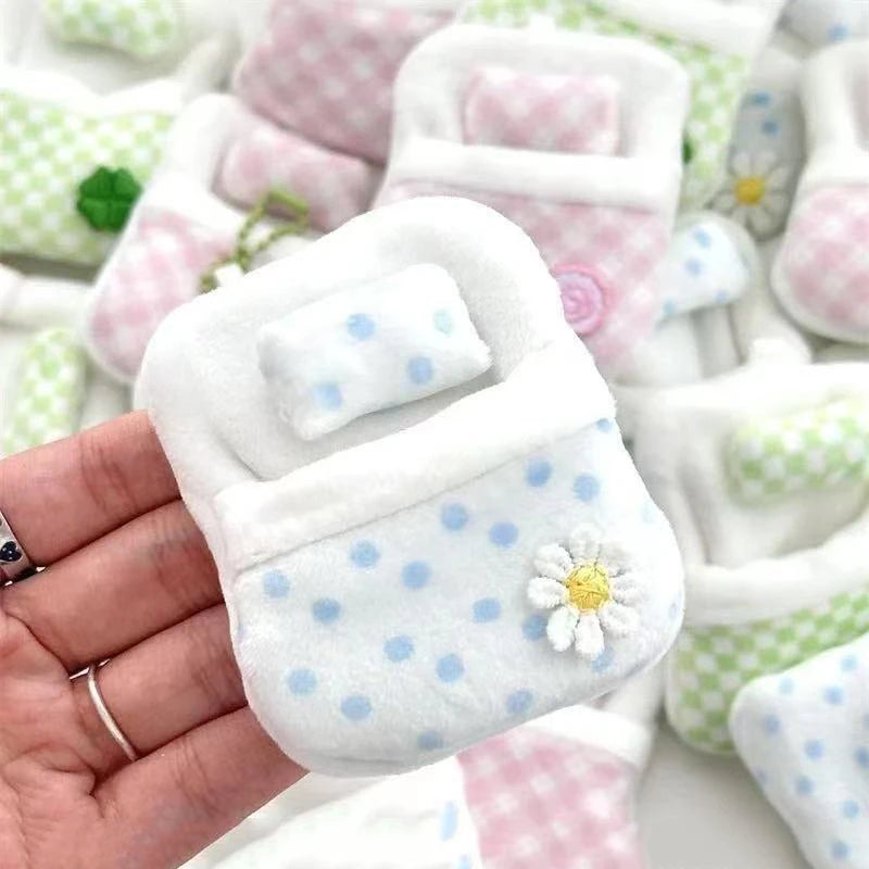 Cute Plush Four-leaf Clover Doll Bed 8 6 Soft Sleeping Bag Mini Room Qme 7CM blue