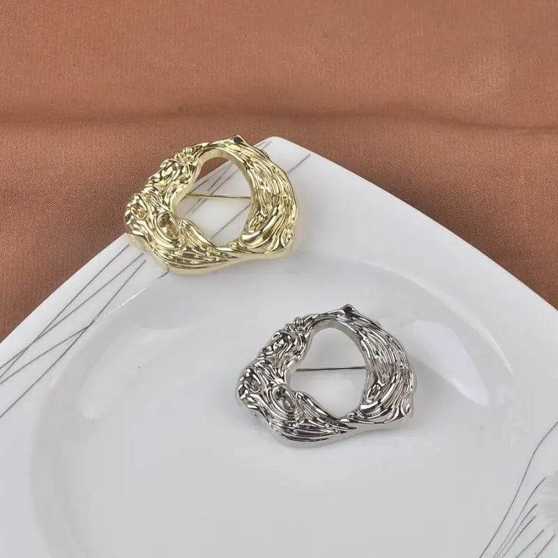 Trendy Gold Silver Color Big Round Brooches For Women Minimalist Metal Irregular Folded Pin Brooch Jewelry Gift Qme